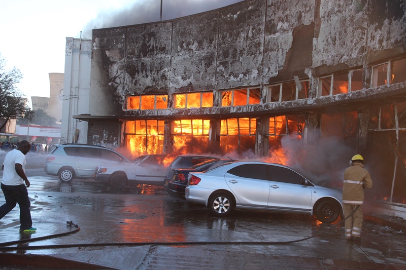 VIDEO: Fire razes city building