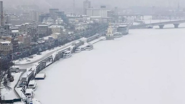 Cold snap paralyses Europe, more die