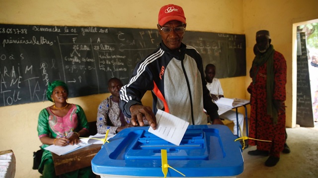 Mali votes in presidential polls dominated by security concerns