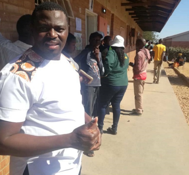 Artistes cast their votes