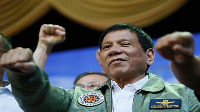 Duterte sacks top customs officials over drugs