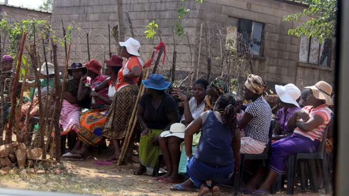 Man ‘axes’ wife in row, disappears