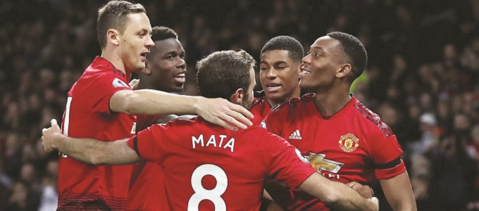 Man Utd ease pressure on Mou, Chelsea cruise
