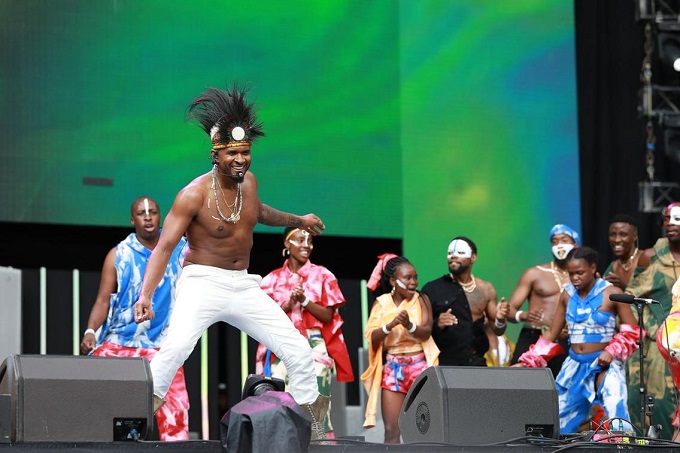 Fans mugged in SA after concert
