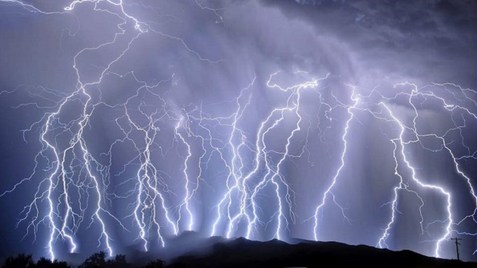 Lightning kills six people