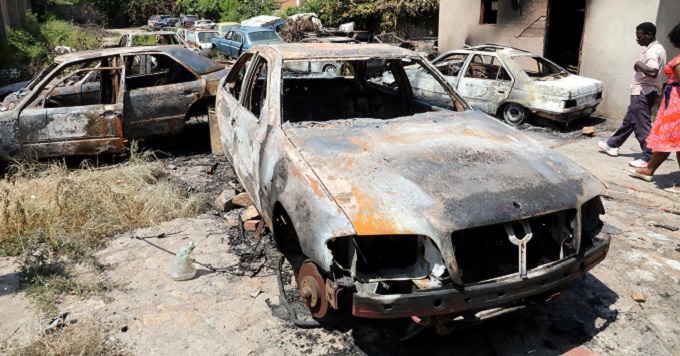 Explosion sets 9 vehicles on fire