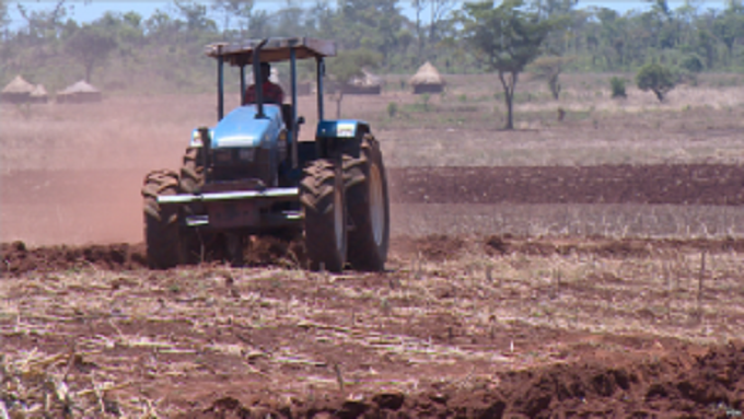 Midlands farmers panic over late rains