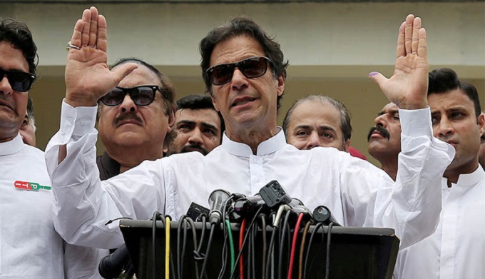 Pakistani premier, president back rebels in Kashmir