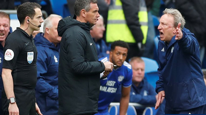 Chelsea in controversial win at Cardiff City