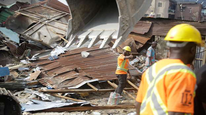 20 dead, mostly children, in Nigeria building collapse