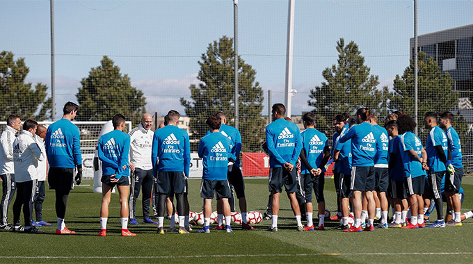 Zidane leads first session since return to Real