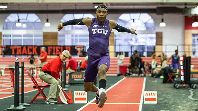 Mapaya breaks triple jump record in USA
