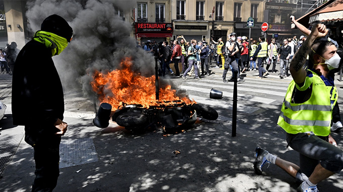 Notre Dame fire pledges inflame yellow vest protesters