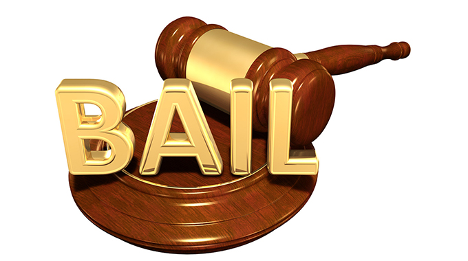 Guns theft cops get bail