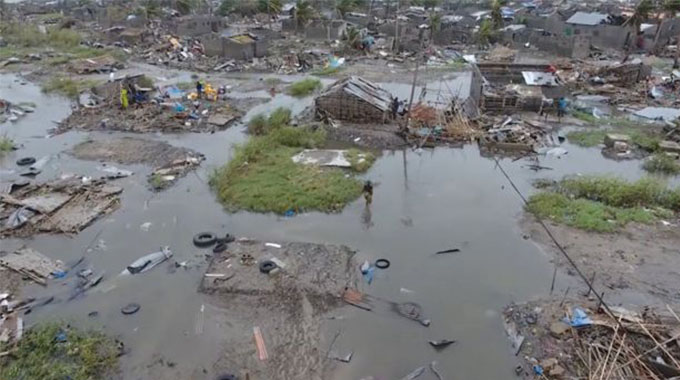 Mozambique floods survivors mourn, with many still missing