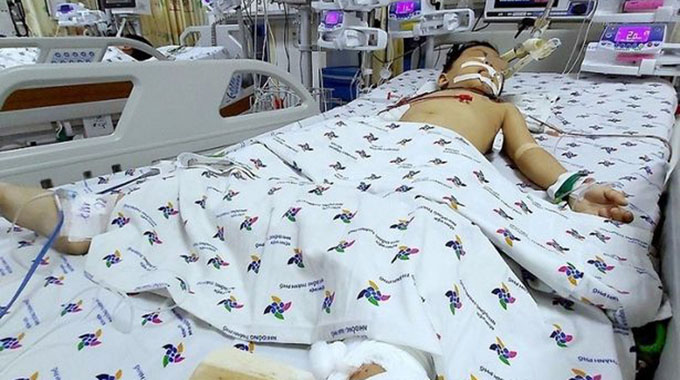 5-yr-old survives fall from 12th floor