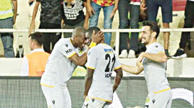 Hadebe in winning debut