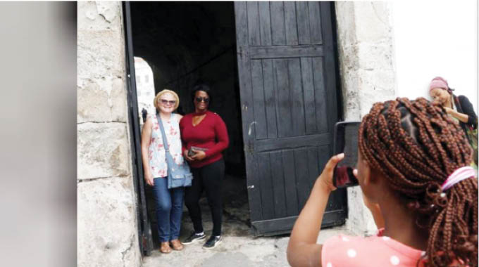 Ghana cashes in on slave heritage tourism