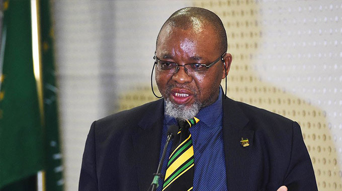 Sanef shocked by allegations Mantashe paid reporters for sex story to ‘go away’