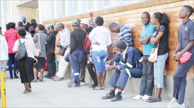 ‘Cash injection to end bank queues’
