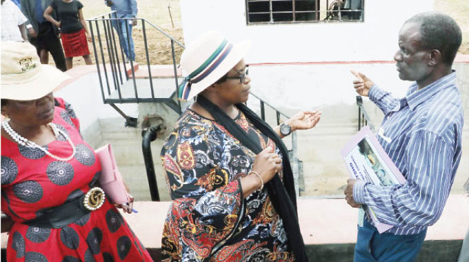 Government to complete building flood victims’ houses
