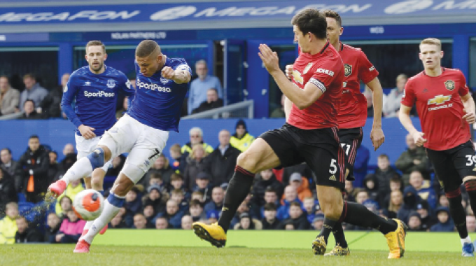 Everton held by United after late goal ruled out by VAR