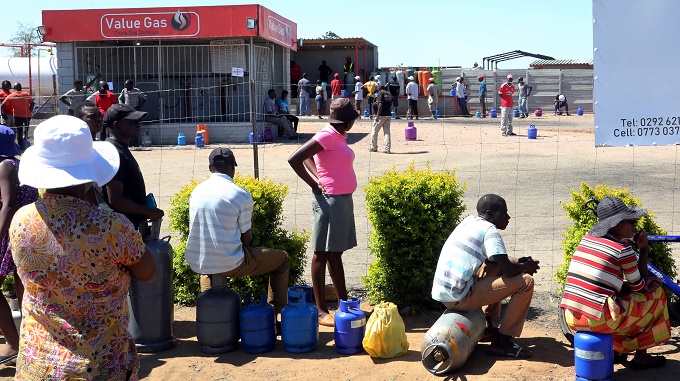 Scores queue for gas as 21-day lockdown begins