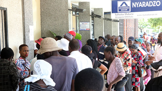 Queues hamper social distancing