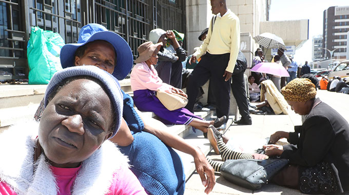 PICTURES: Cash woes