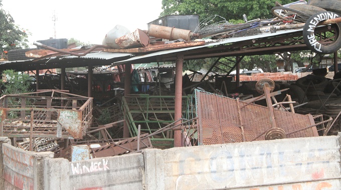 Street vendors count losses as hundreds of pushcarts lie idle
