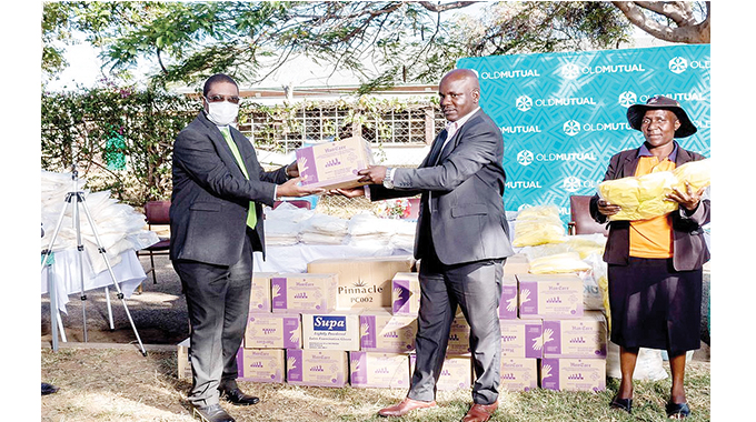 Well-wishers donate to hospital