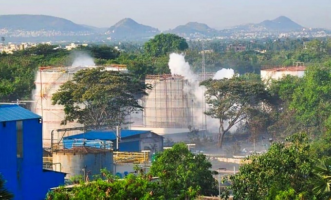 India firm gas leak kills 11, hundreds hospitalised
