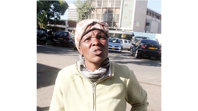 Informal traders reject $2, $5 notes