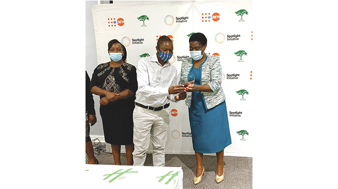 Chronicle scribe scoops award