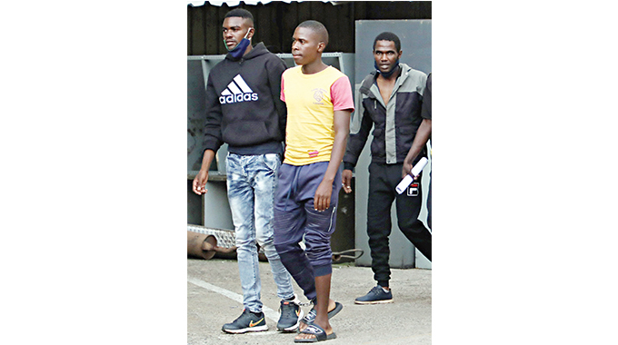 Cop, soldiers up for extortion