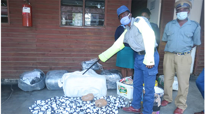 Khaxa bebuthelele amabhokisi omuthi wokukhwehlela