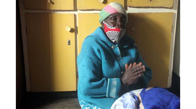 Emakhandeni WhatsApp group donates to granny living on lemon juice