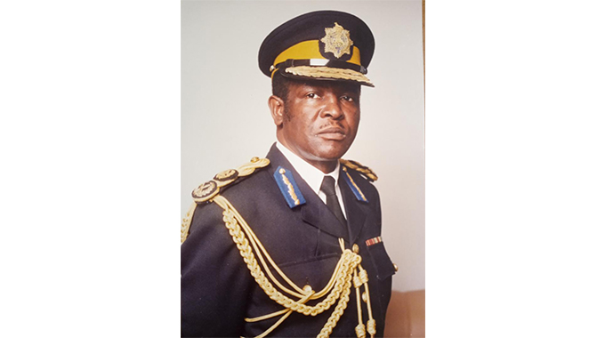 Ex-top cop Mpofu declared national hero