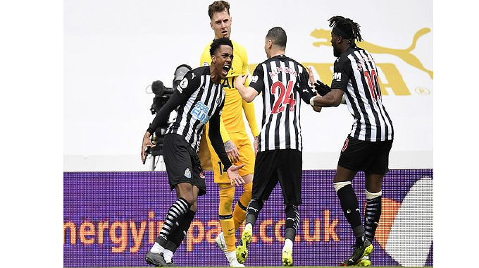 Willock dents Spurs’ top-four hopes