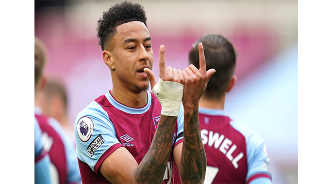 Lingard double fires West Ham back into top four