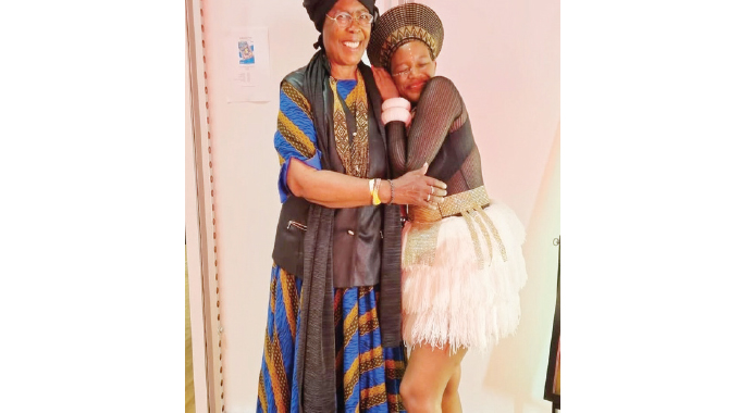 Awa Khiwe, Stella collaboration on cards