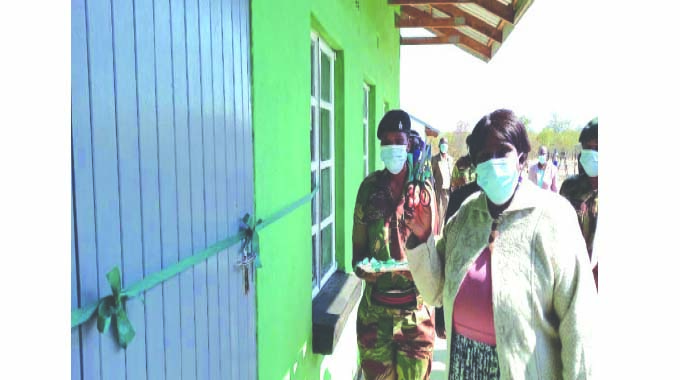 Beitbridge community pools resources to build proper school