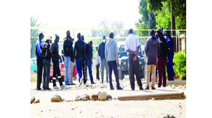 Cop, armed robber killed in shootouts