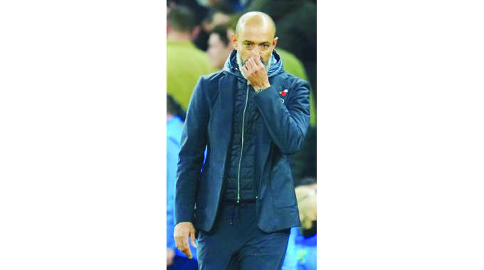 Tottenham sack Nuno after Man Utd drubbing