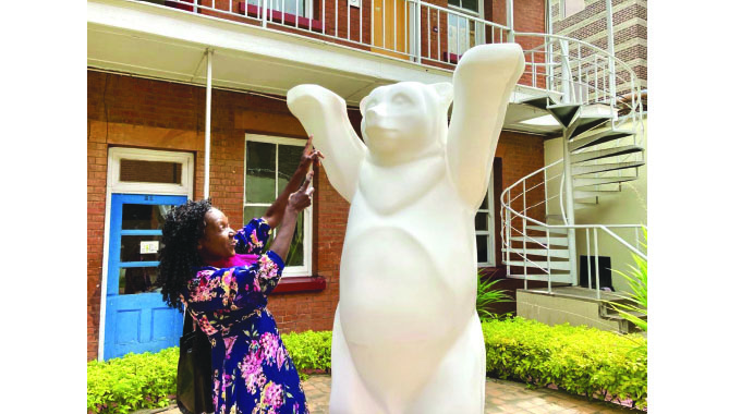 Domesticating the German buddy bear: Clothing it with a Ndebele coat of multi-colours