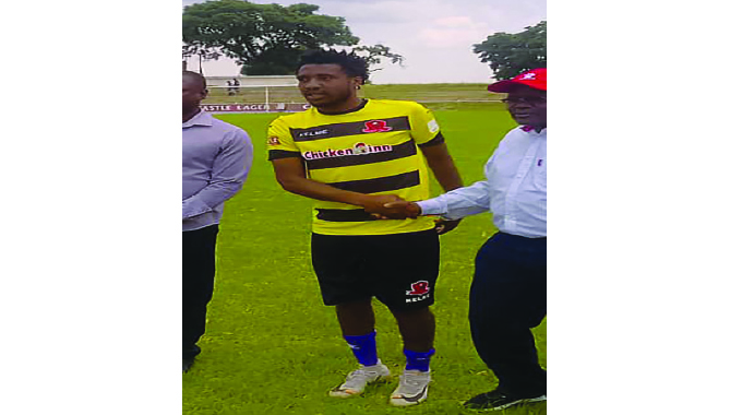 Denzel Khumalo gets his PSL licence