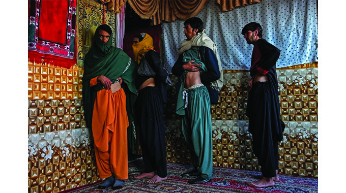 Desperate Afghans sell kidneys amid poverty, starvation