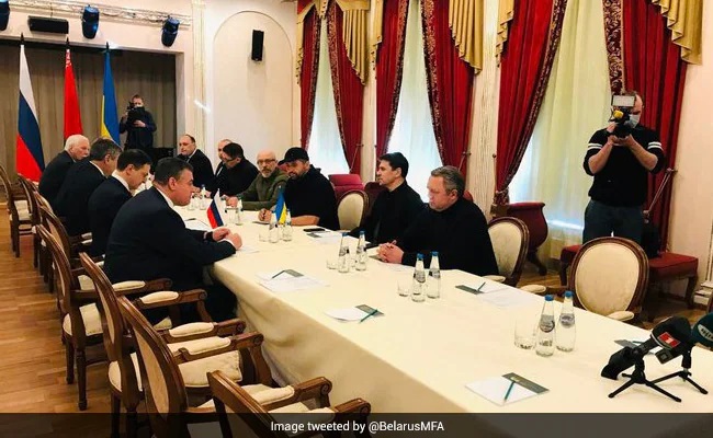 Ukraine, Russia begin talks on Belarus border