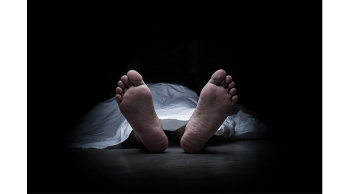 DREADLOCKED WOMAN FOUND DEAD: Nkulumane resident gather around naked corpse