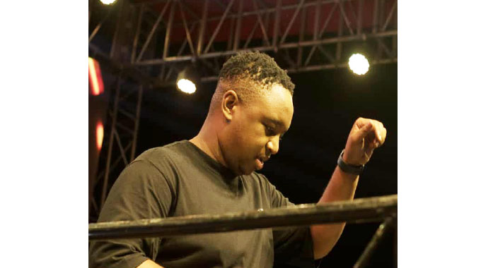 Kunye a hit at Victoria Falls Carnival